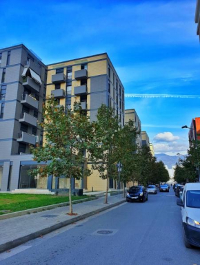 Spacious 2-Bedroom Apartment Near Center